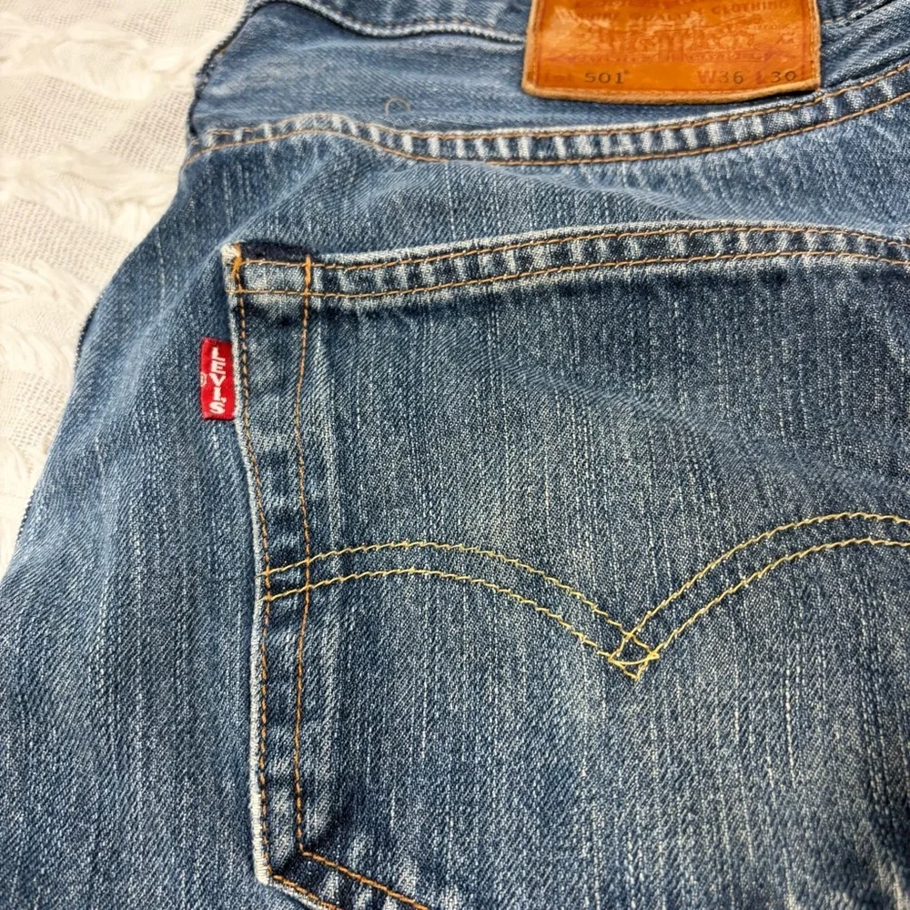 Levis 501 Jeans Mens 36x30 Blue Straight Fit Leg Medium Wash Cotton Button Fly